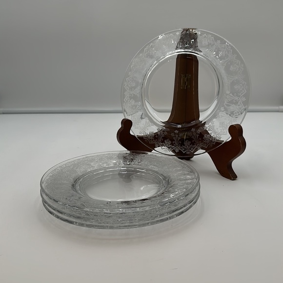 Vesta Clear Luncheon Plate by Glastonbury Lotus- set of 4 - Picture 3 of 16